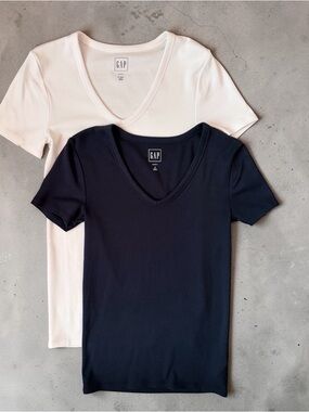 GAP Modern Essential Tee Set | Soft V-Neck | Small/Tall | Small